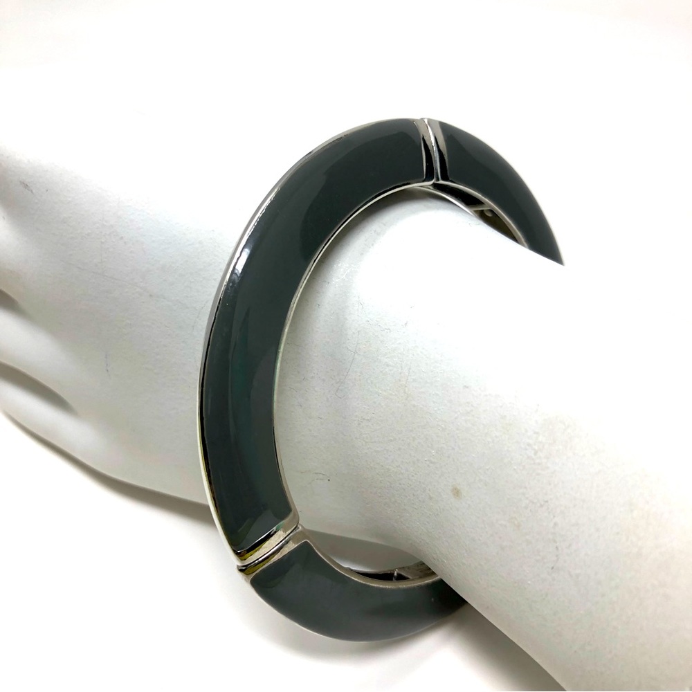 Kiam Family Gray and Silver Toned Stretchy Bangle